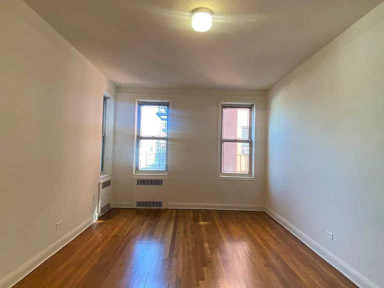 9216 Whitney Ave #305 — Photo 5