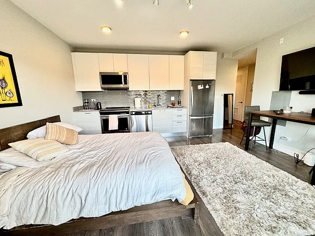 2407 W Eastwood Ave #202 — Photo 4