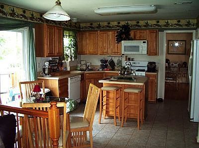 Eat-In Kitchen