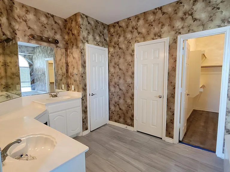 5400 Meadow Valley Dr — Photo 23