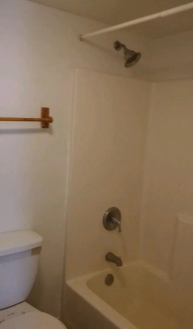 3 bed, 1100 sqft, $1,800 — Photo 2