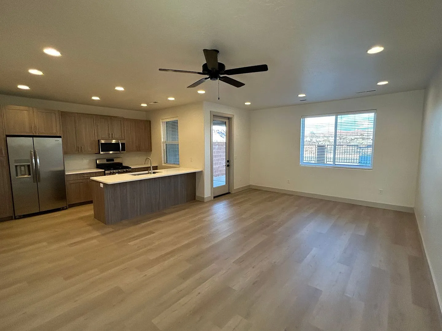 3 Bed, 2.5 Bath, 2 Car Garage For Rent! — Photo 3