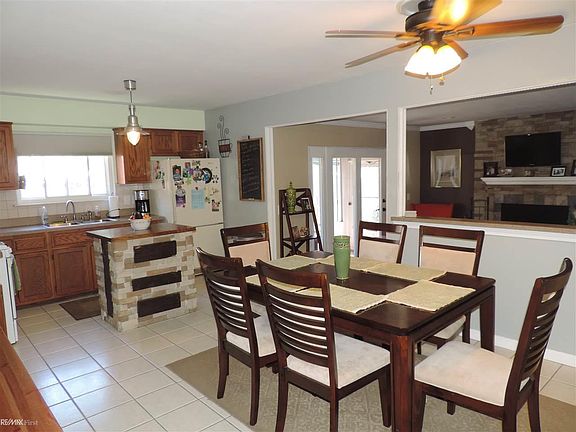 5th image of 27026 Grobbel Dr