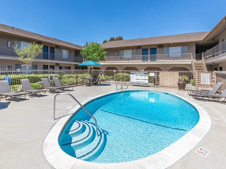 Buena La Vista Apartment Homes — Photo 14