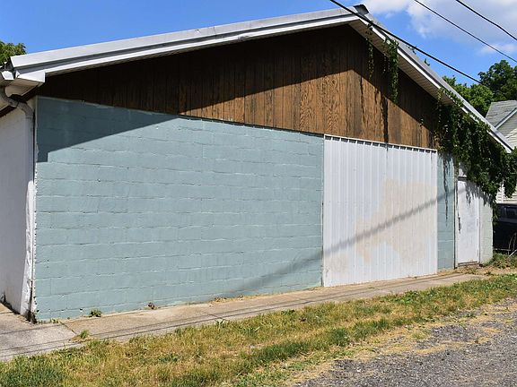 4th image of 411 Brady St