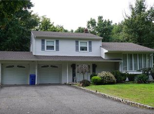 9 Ravine Dr, Colonia, NJ 07067