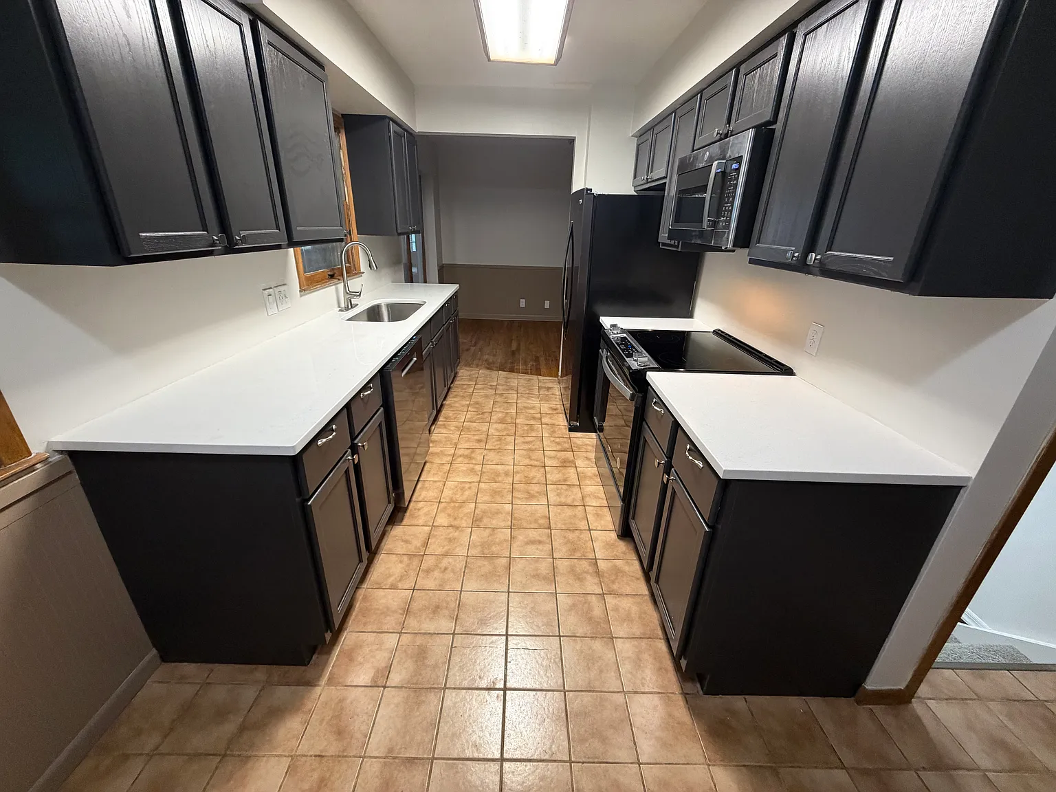 3 bed, 1600 sqft, $2,050 — Photo 4