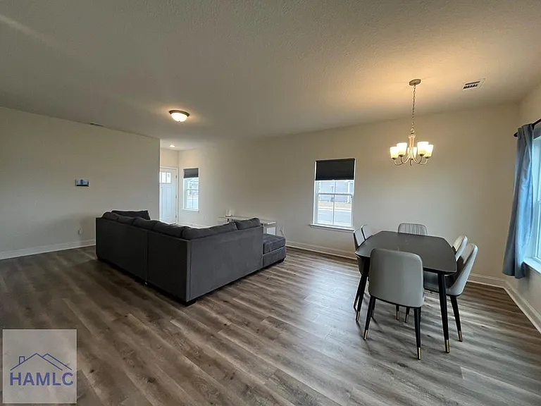 100 Centennial Ct — Photo 3