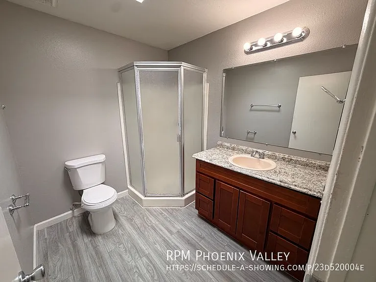 Glendale Groves — Photo 18