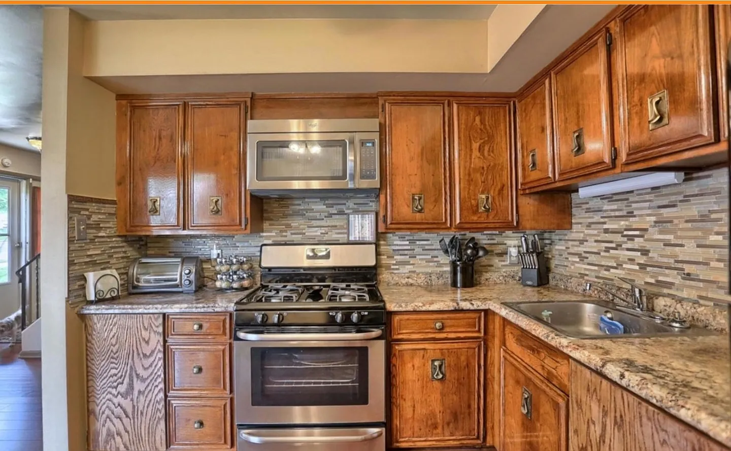 24 Cayuga Ct — Photo 2