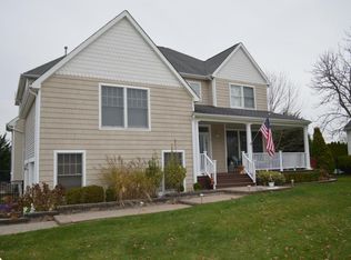 4 Kelley Ct, Belford, NJ 07718