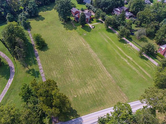 2nd image of 512 Blankenbaker Ln