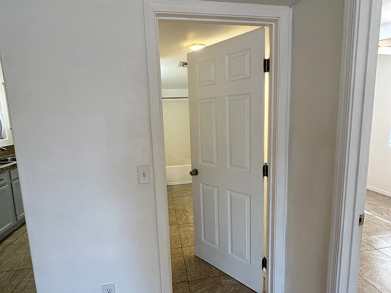 1005 E Water St #1 — Photo 9