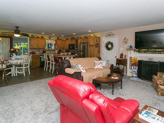 3rd image of 117 Whispering Pines Ct