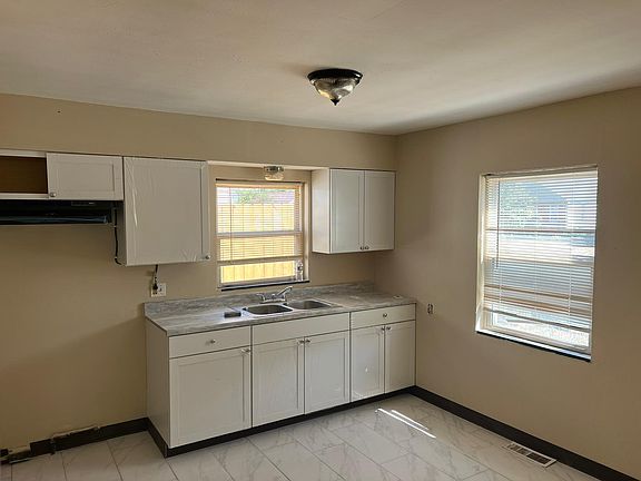 3rd image of 989 Fairwood Ave