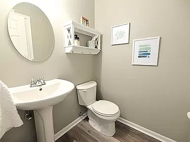 2nd image of 204 Sherwood Green Ct