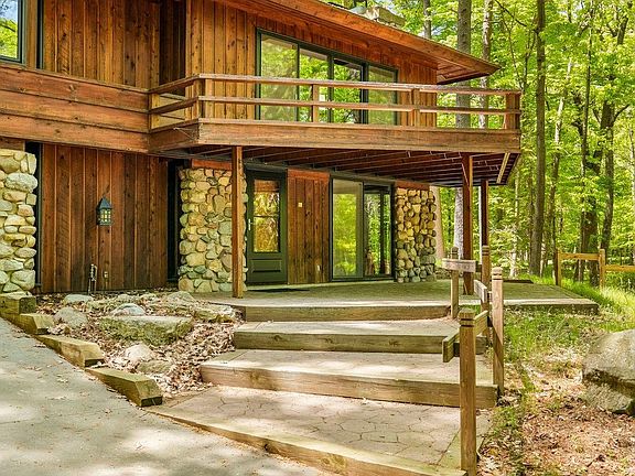 5th image of 329 Timberlake Rd