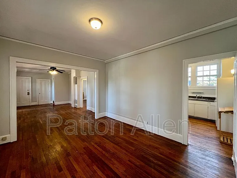 116 E Chestnut St #23 — Photo 8