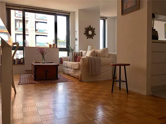 Rented by R New York | media 10