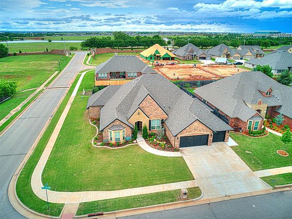 2nd image of 14620 Wayfield Cir