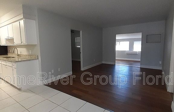 2nd image of 2513 N Beaumont Ave