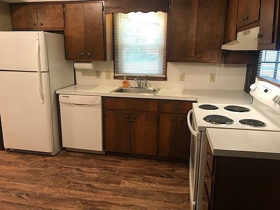 4th image of 702 Village Dr
