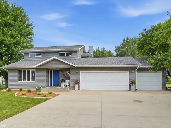 2202 16th Ave N, Clear Lake, IA 50428