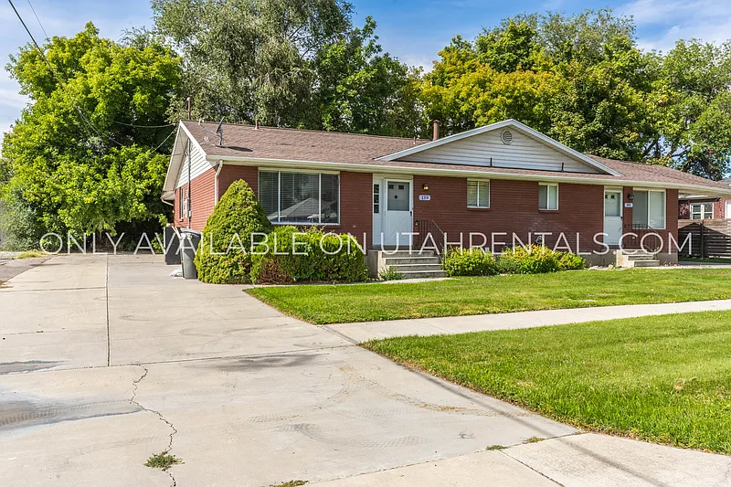 139 N Center St