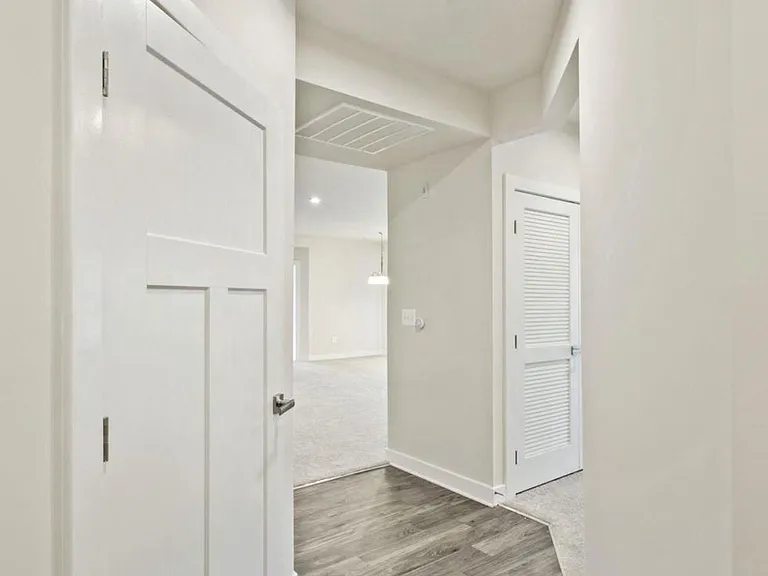 10010 Ruffian Way #R — Photo 4