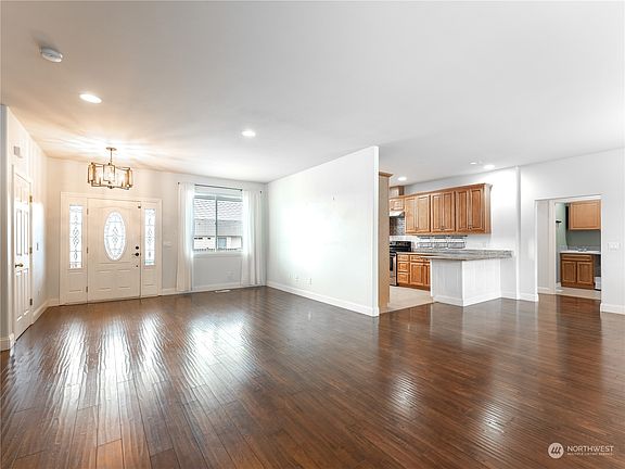 4th image of 1985 Peach Haven Court