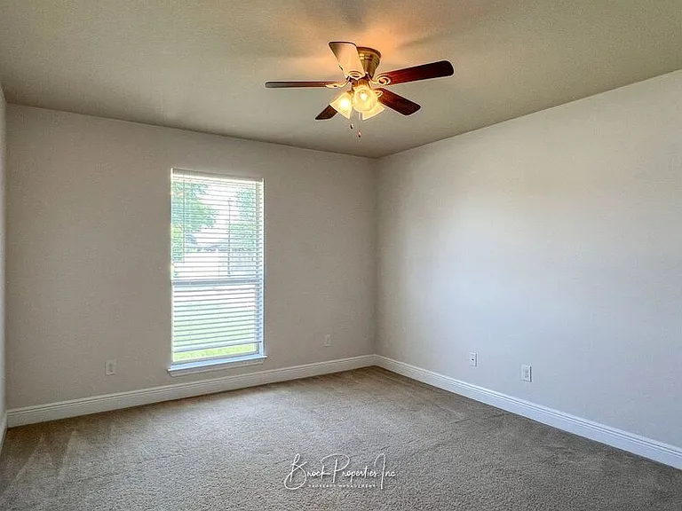 2080 Stennis Dr — Photo 30