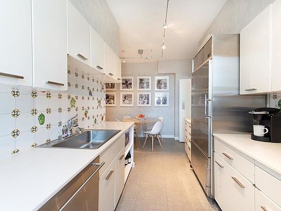 5th image of 201 E 62nd St APT 14D