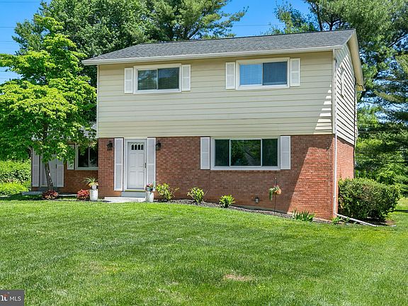 2nd image of 15713 Norman Dr