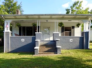 968 Lakeview Dr, Rossville, GA 30741