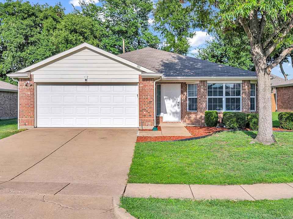 712 Riverhead Dr