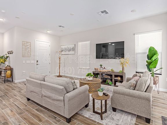 4th image of 4826 E Helena Dr