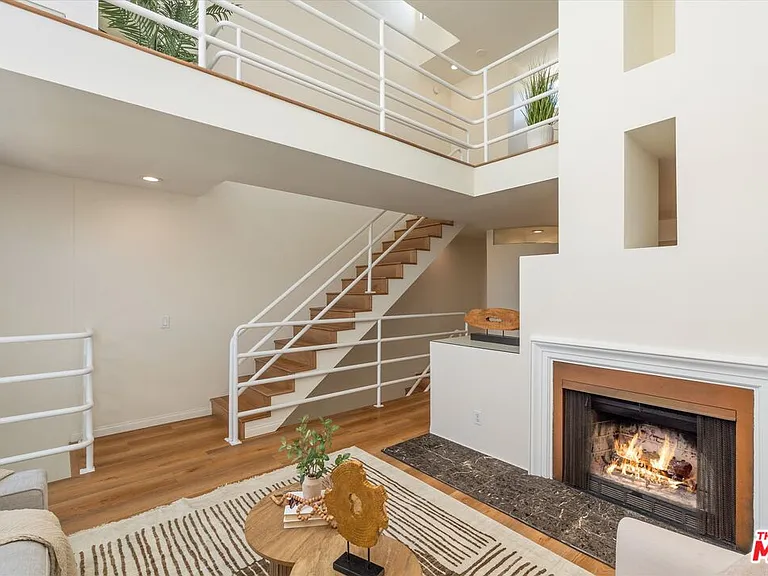 821 Bay St #C1 — Photo 10