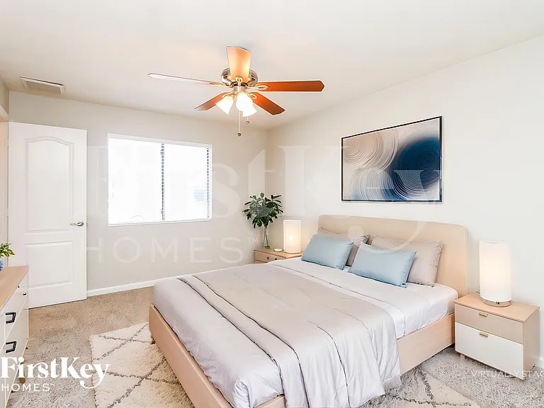 425 E Julie Dr — Photo 11