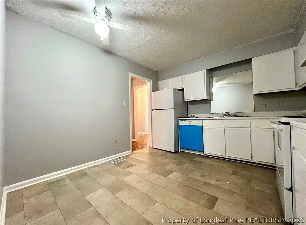 4 bed, 3.0 bath, 2583 sqft, $2,000 — Photo 3
