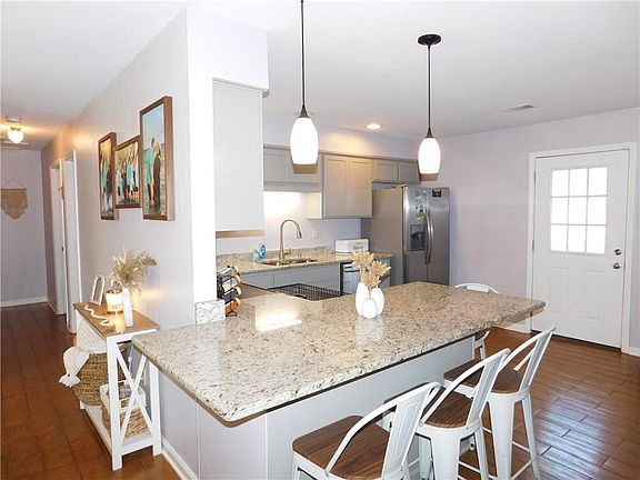 3rd image of 1040 Kirkland Rd