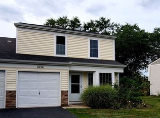 1634 College Green Dr, Elgin, IL 60123