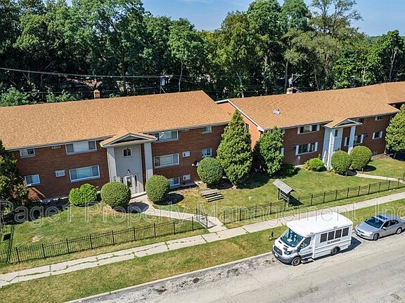 2nd image of 122 Flintridge Dr APT 9