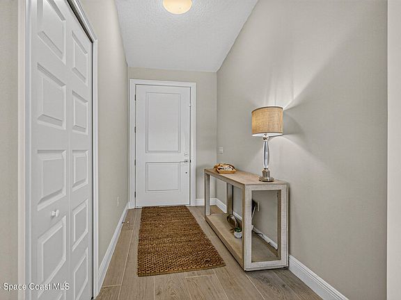 3rd image of 2237 Iowa St