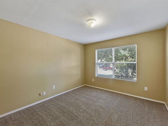 3rd image of 4920 Thorn Hollow Dr