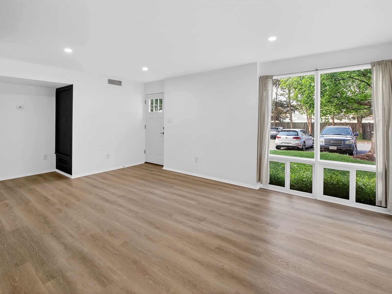1 bed, 729 sqft, $2,300 — Photo 3