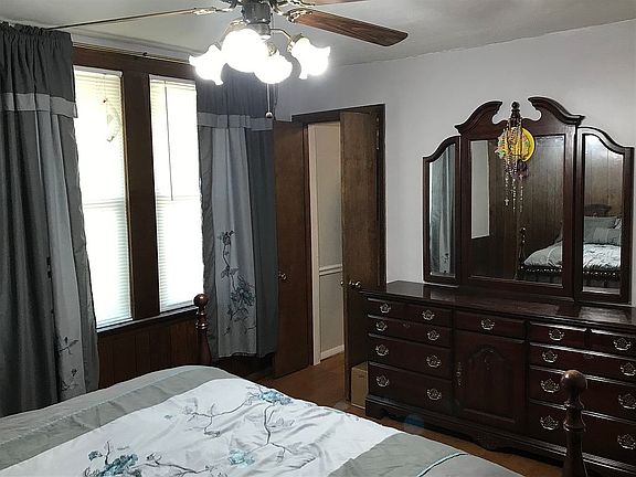 3rd image of 6323 Wade Ave