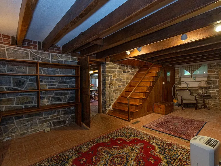 568 Smithfield Ln — Photo 13