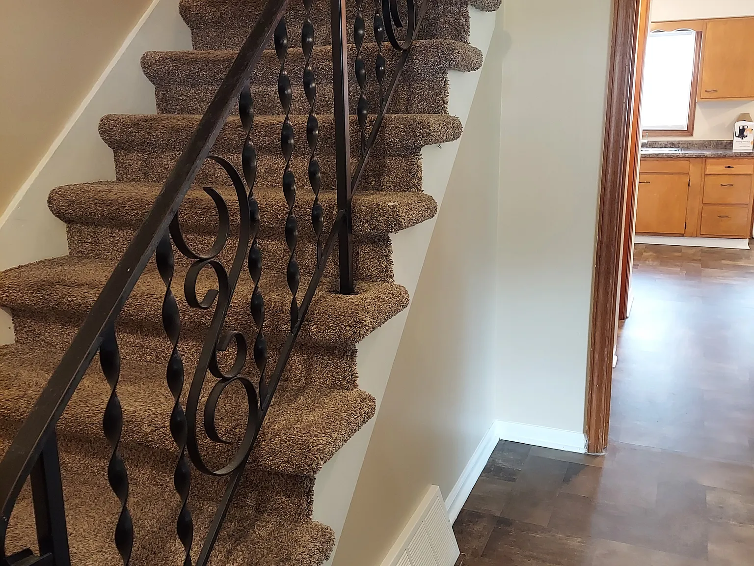 3 bed, 1.5 bath, $1,400 — Photo 2