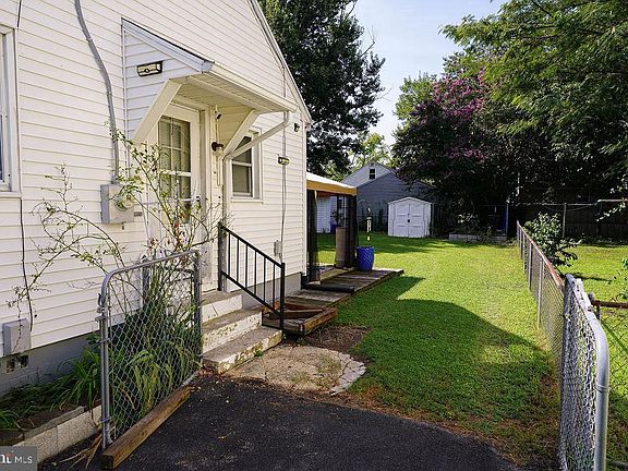 4th image of 104 Van Buren St