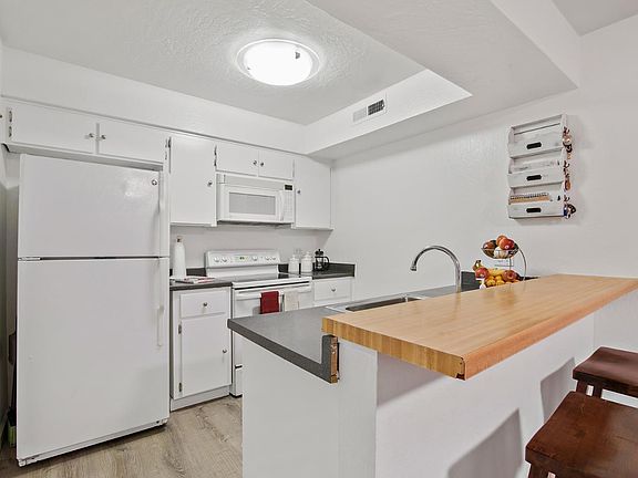 5th image of 8104 Admiralty Ln